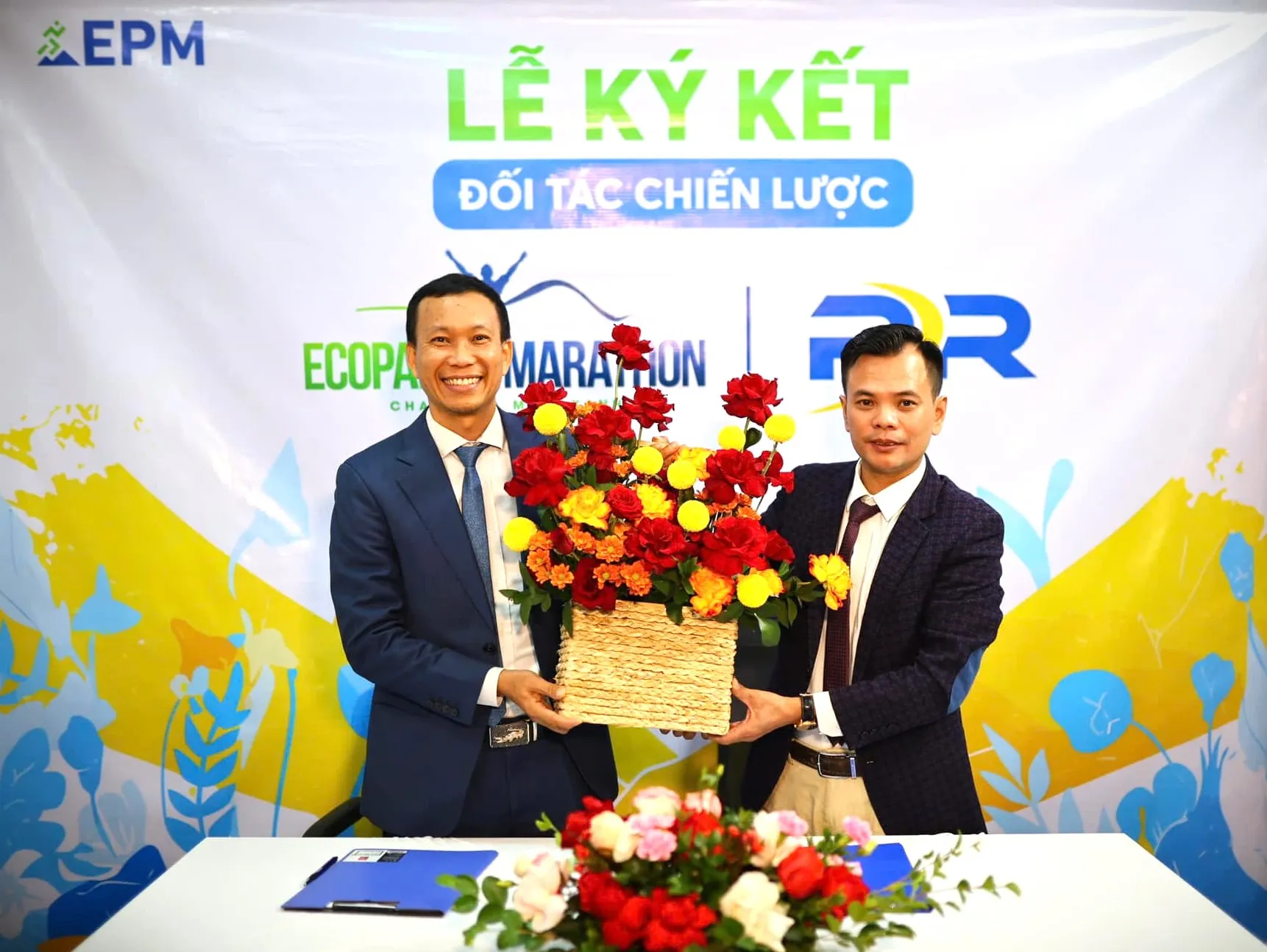 Thumbnail VTC1 sports news rated Ecopark Marathon as one of the races with the most beautiful route in Vietnam.